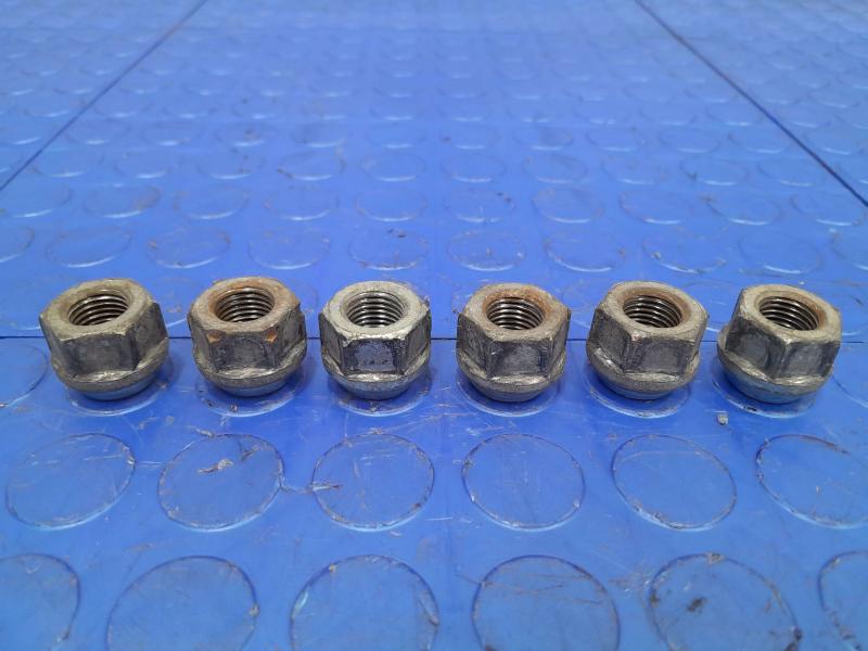 2013 Cadillac Escalade Lug Nuts