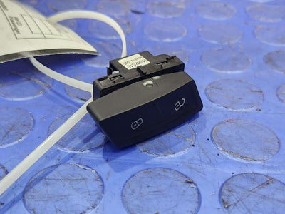 2020 Volkswagen Passat Door Switch Front