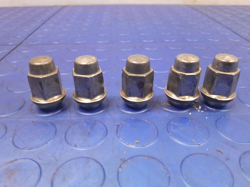 2016 Chevrolet Trax Lug Nuts