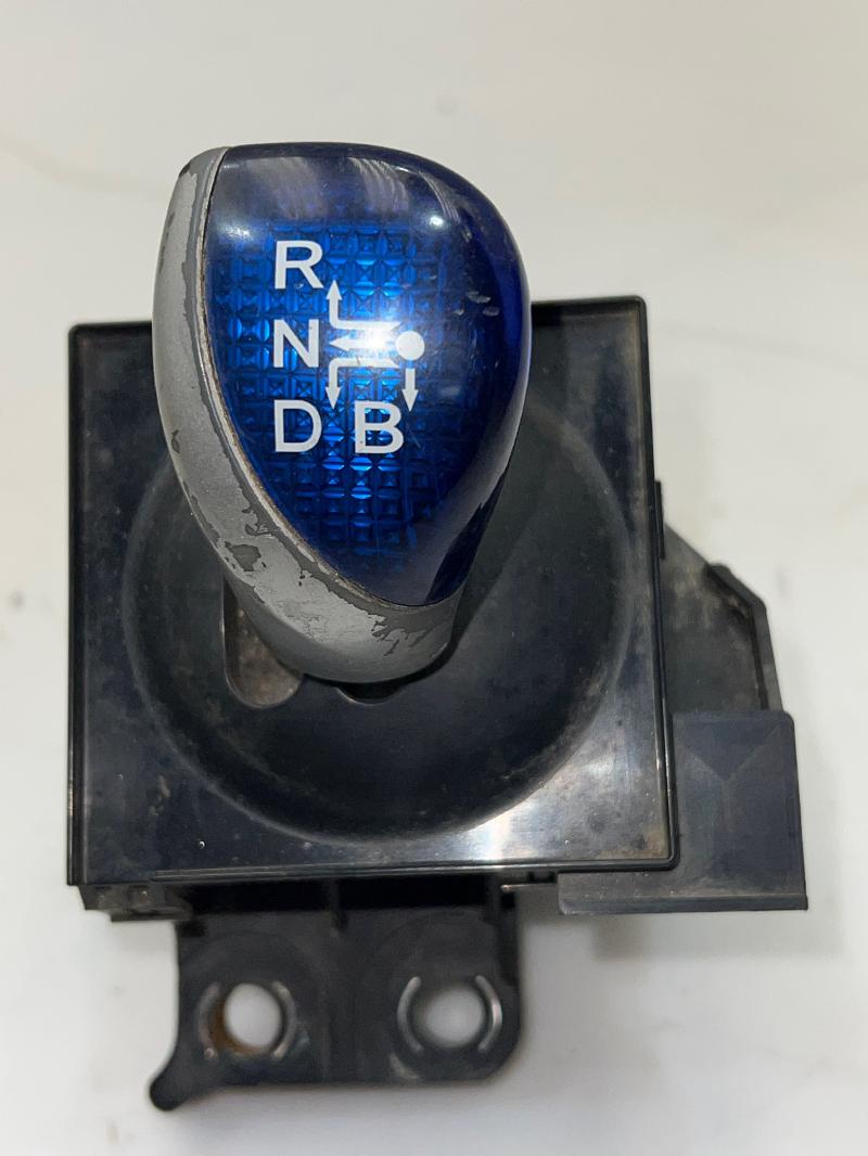 2010 - 2015 Toyota Prius Automatic Gear Shifter Assembly OEM 33550-47053