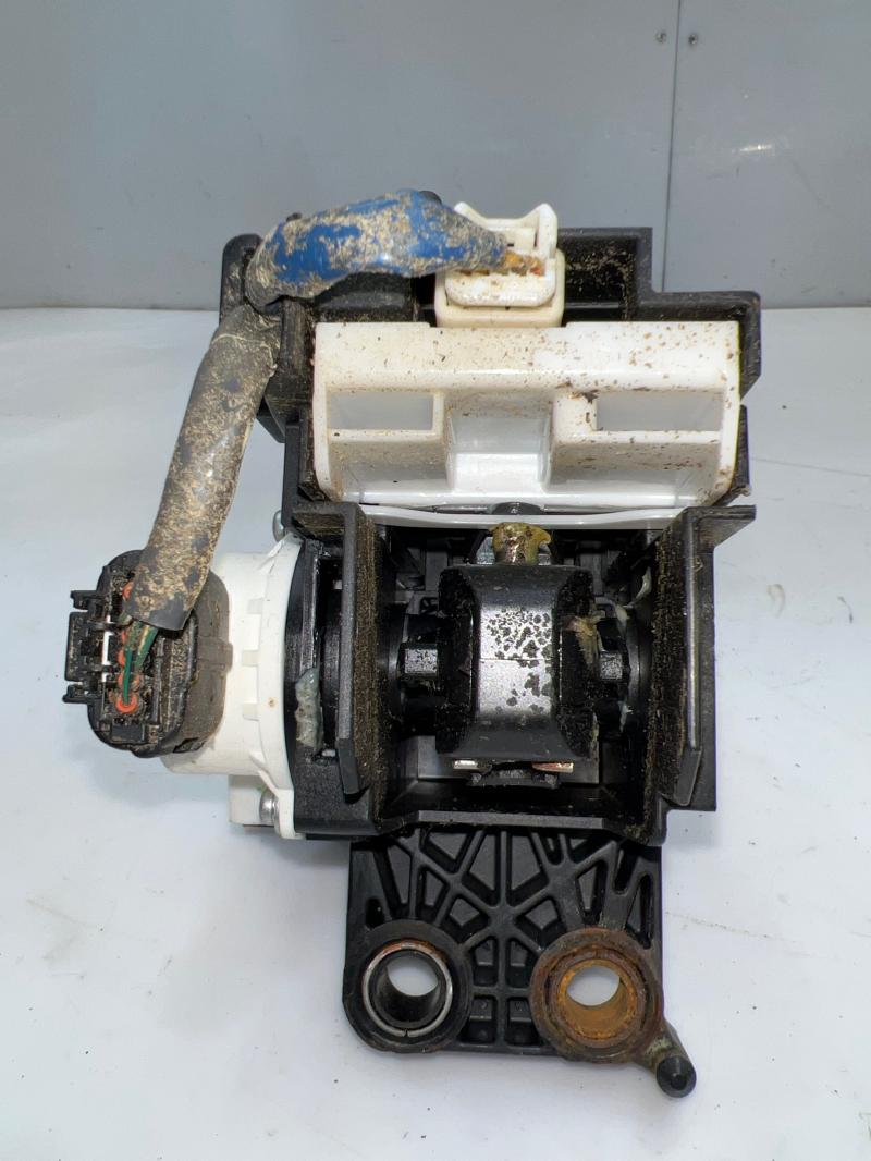 2010 - 2015 Toyota Prius Automatic Gear Shifter Assembly OEM 33550-47053