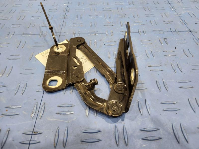 2010 Mercedes ML-Class Hood Hinge