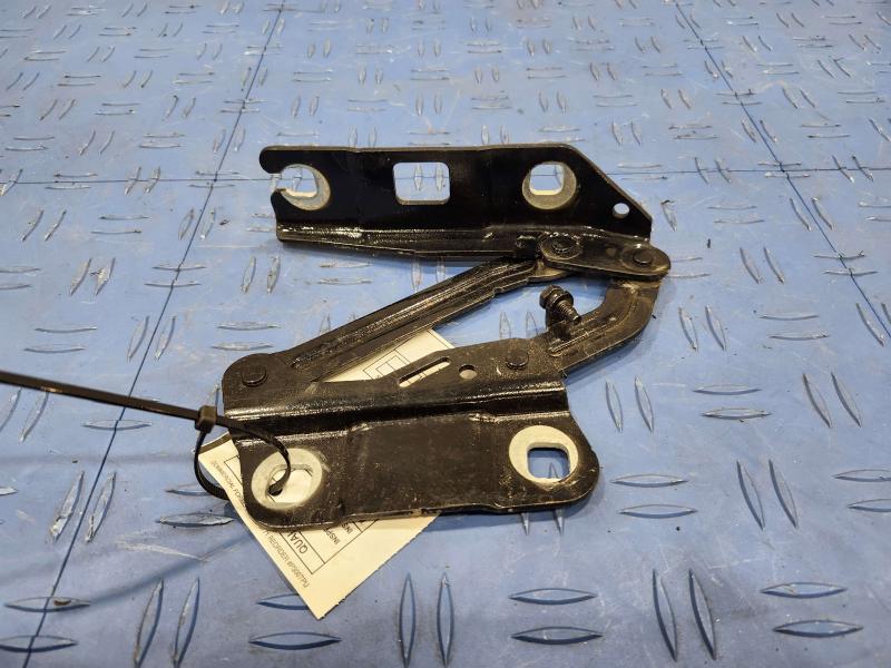 2010 Mercedes ML-Class Hood Hinge