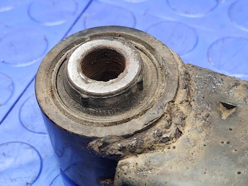 2016 Nissan Rogue Lower Control Arm Rr