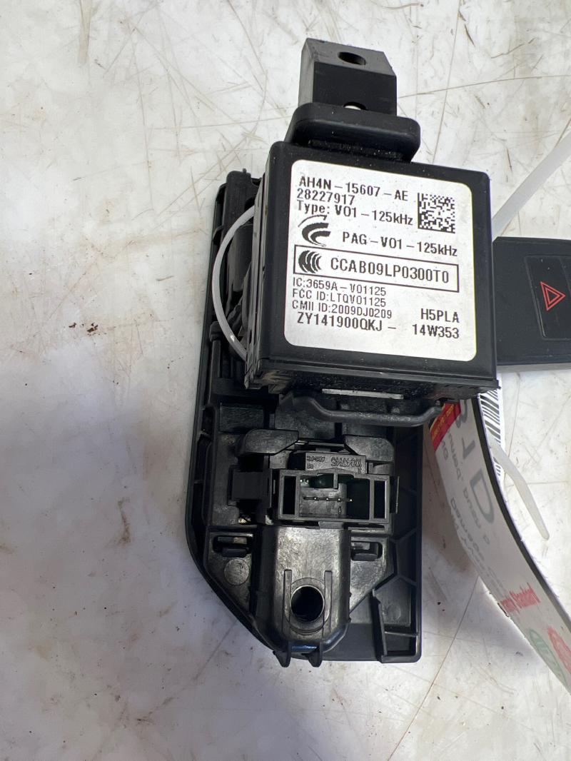 2014 - 2017 Volvo XC60 Igntion Control Button (Push Button) w/ Key FOB OEM 31252952