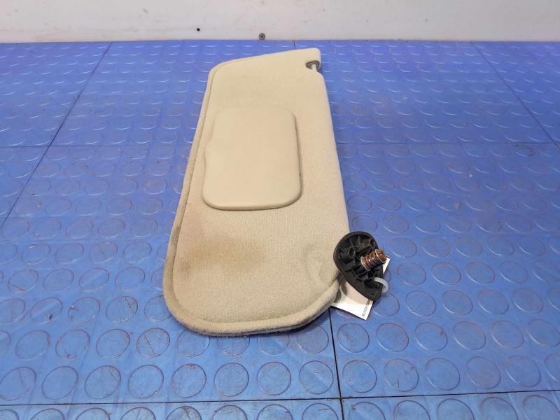 2005 Ford Explorer Sun Visor