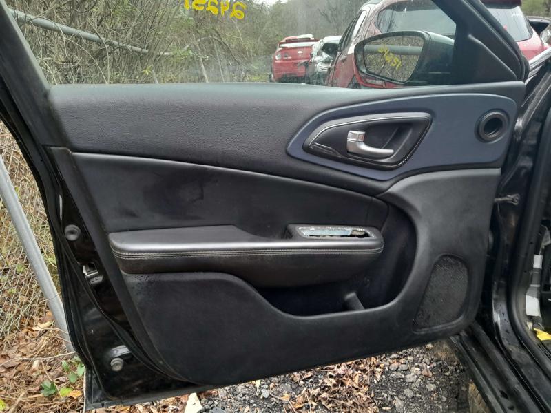 2016 Chrysler 200 Front Door Trim Panel