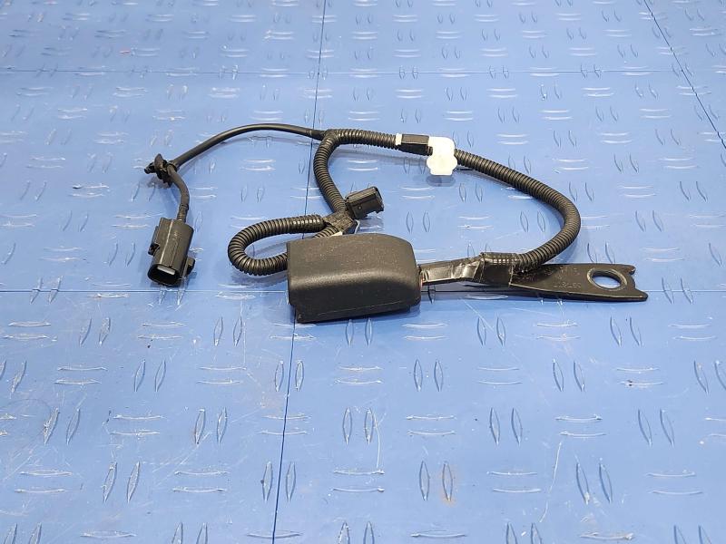 2013 Toyota Yaris Front Seat Belt