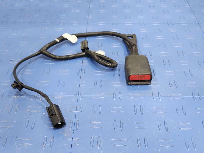2013 Toyota Yaris Front Seat Belt