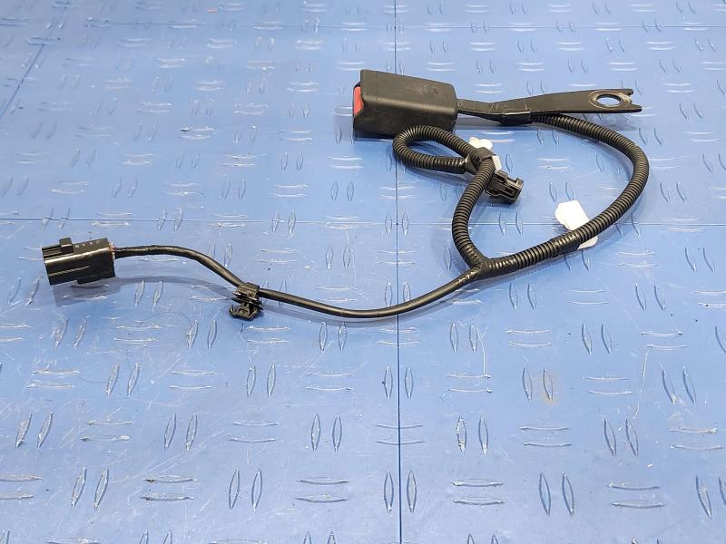 2013 Toyota Yaris Front Seat Belt