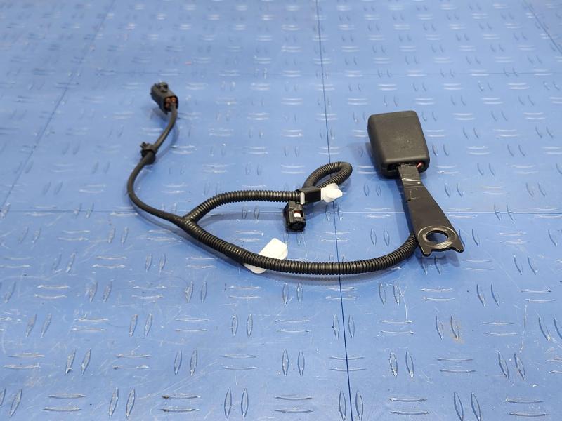 2013 Toyota Yaris Front Seat Belt