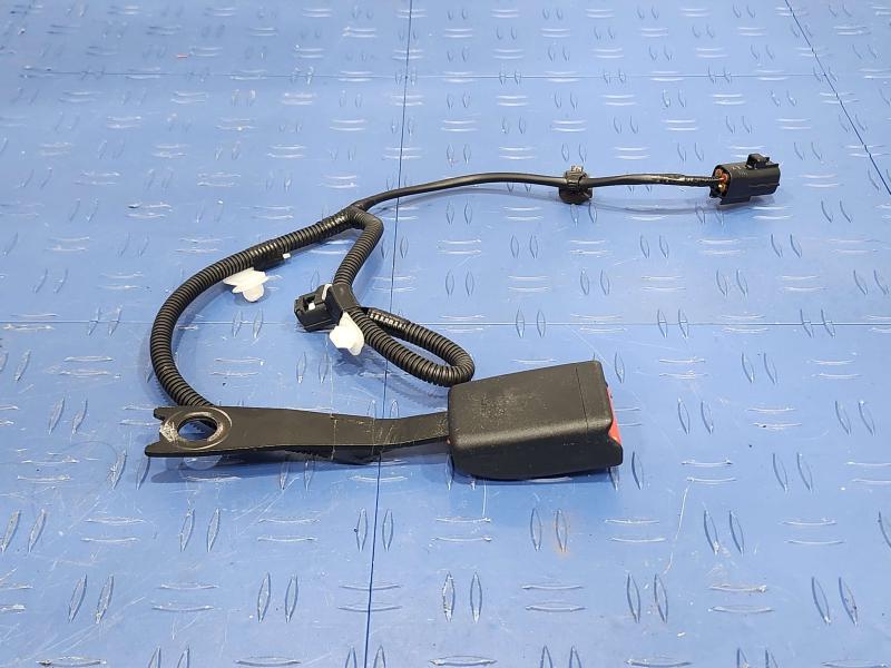 2013 Toyota Yaris Front Seat Belt
