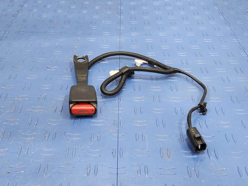 2013 Toyota Yaris Front Seat Belt