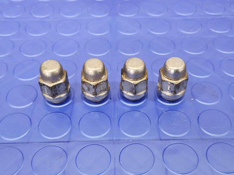 2010 Kia Rio Lug Nuts