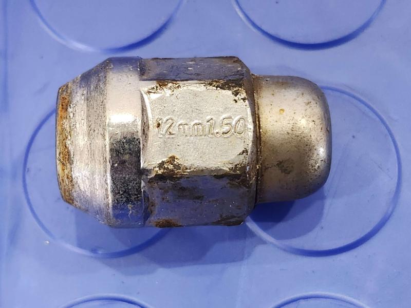 2010 Kia Rio Lug Nuts