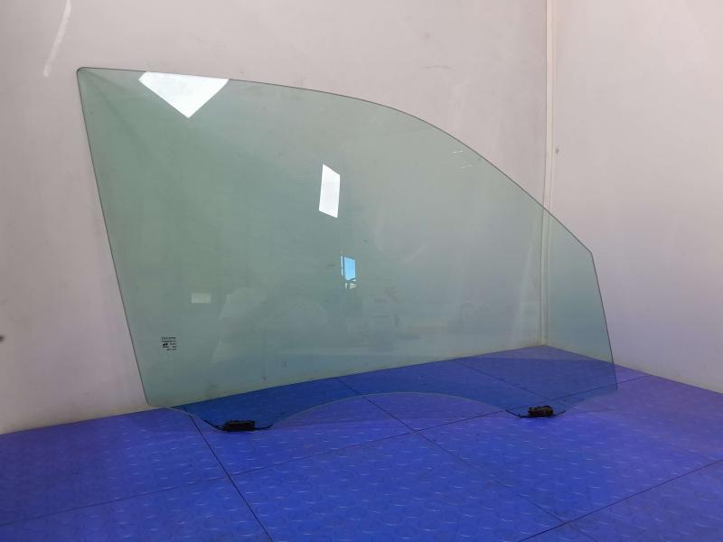 2001-2007 Toyota Sequoia Front Door Glass RH Passenger Side OEM 681010C02083