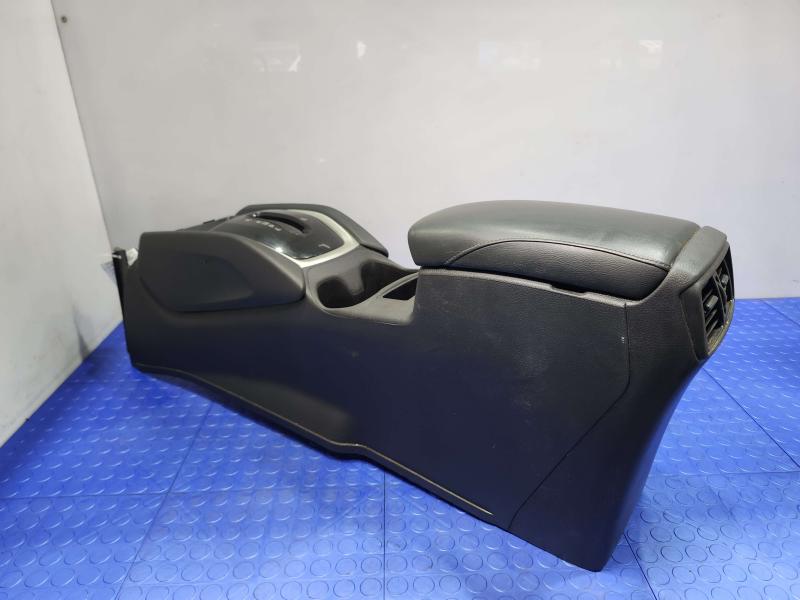 2016 Nissan Rogue Front Console