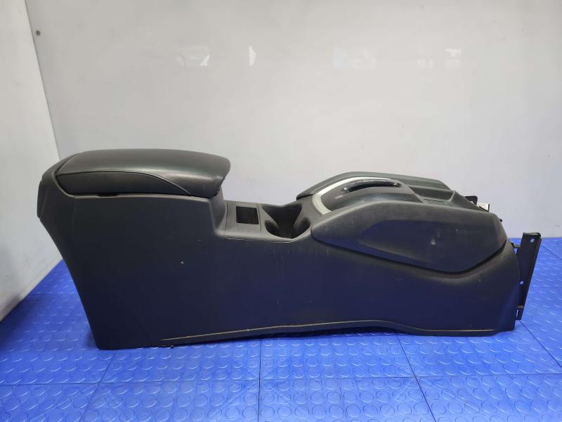 2016 Nissan Rogue Front Console
