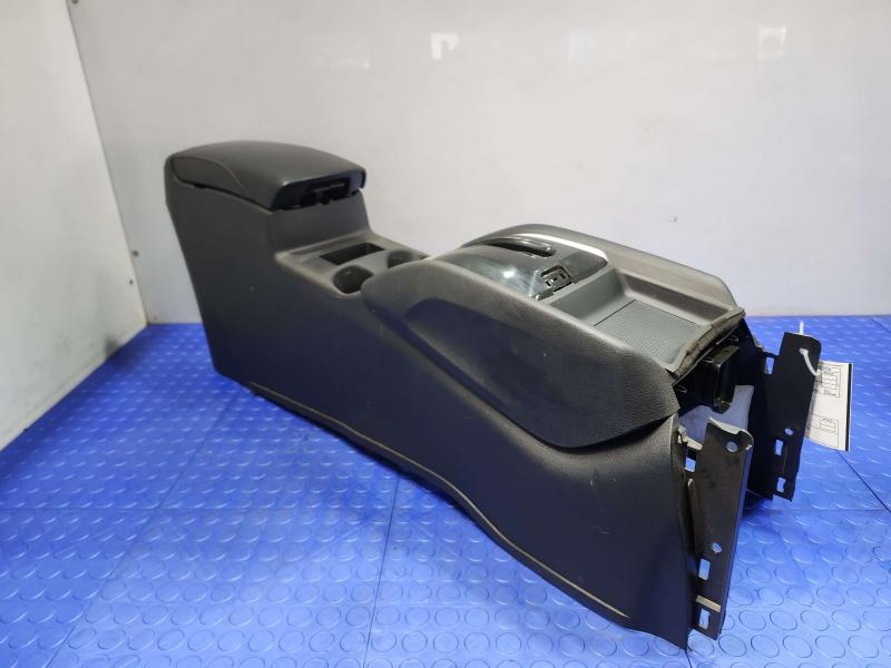 2016 Nissan Rogue Front Console