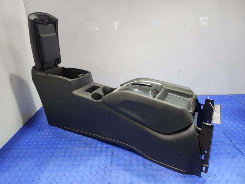 2016 Nissan Rogue Front Console