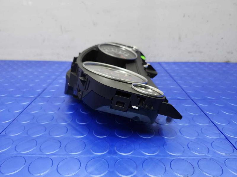2011 Volkswagen Touareg Speedometer