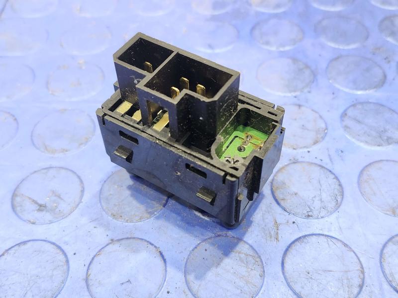 2003 Subaru Legacy Door Switch Front