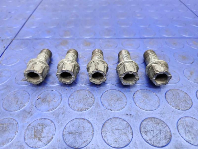 2013 Volkswagen Jetta Lug Nuts