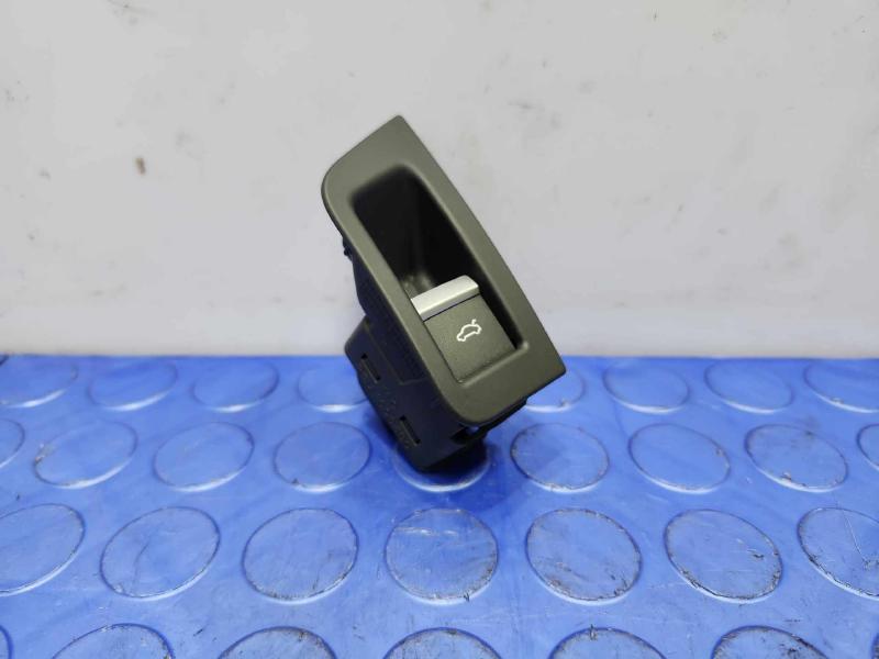 2018 Audi Q7 Door Switch Front