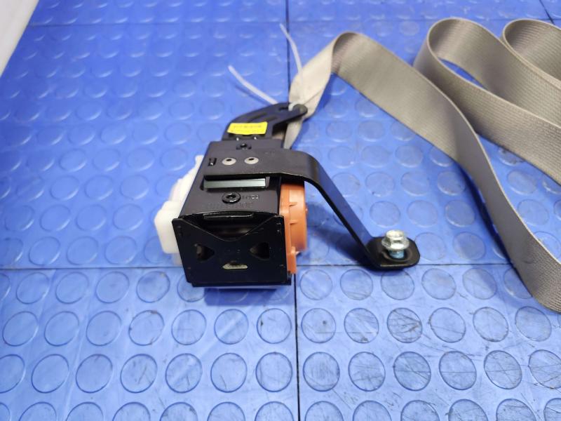 2016 Kia Sedona Rear Seat Belt