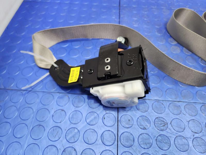 2016 Kia Sedona Rear Seat Belt
