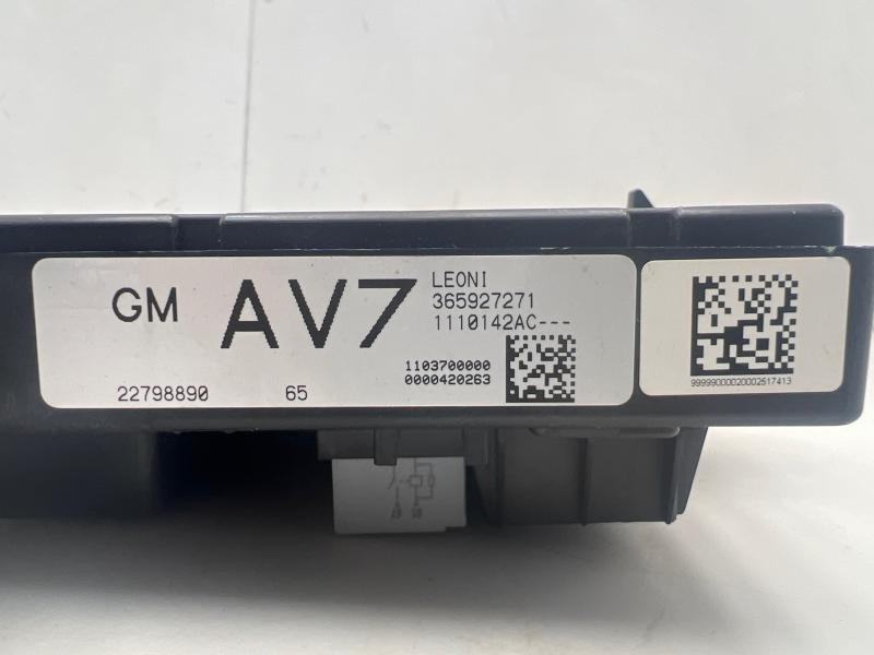 2013 - 2016 Buick Verano Rear Body Fuse Block Assembly OEM 22798890