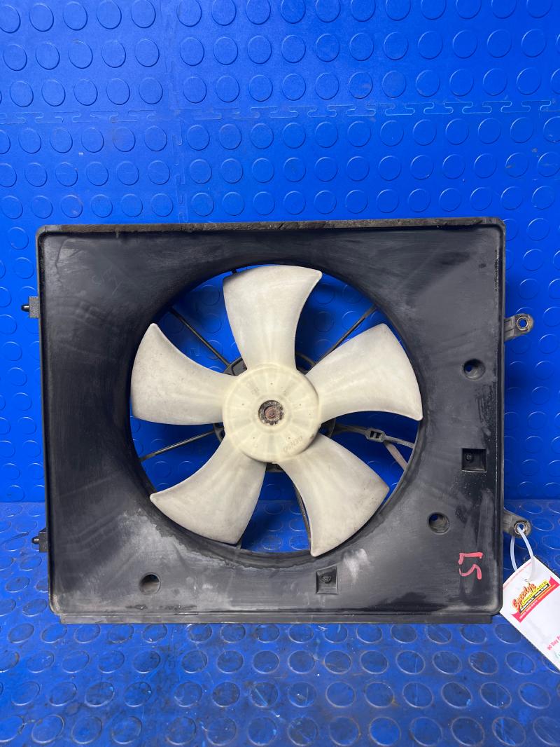 2003 2004 Honda Pilot Cooling Fan Assembly (Radiator) OEM 19030PGKA01