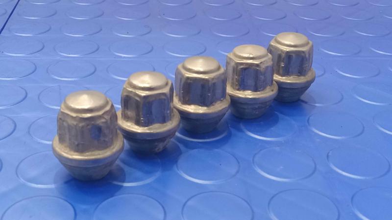 2013 Ford Escape Lug Nuts