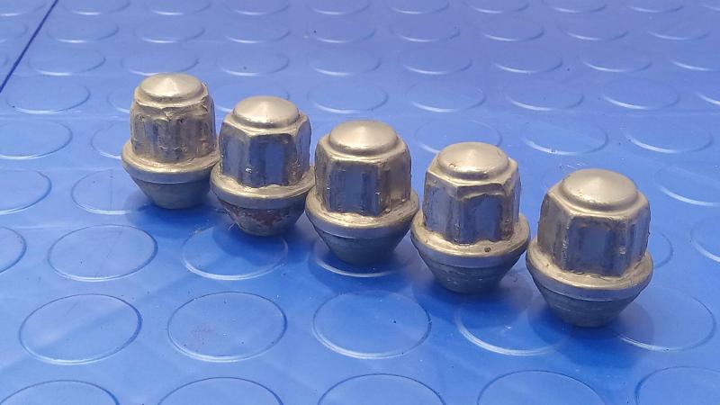 2013 Ford Escape Lug Nuts