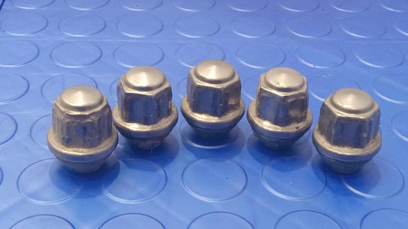 2013 Ford Escape Lug Nuts