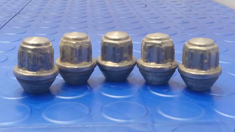 2013 Ford Escape Lug Nuts
