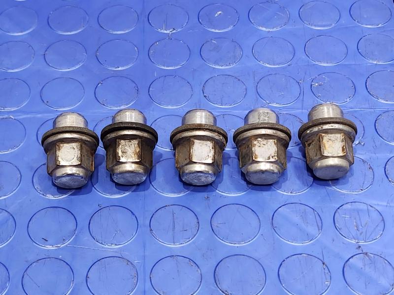 2010 Toyota Prius Lug Nuts