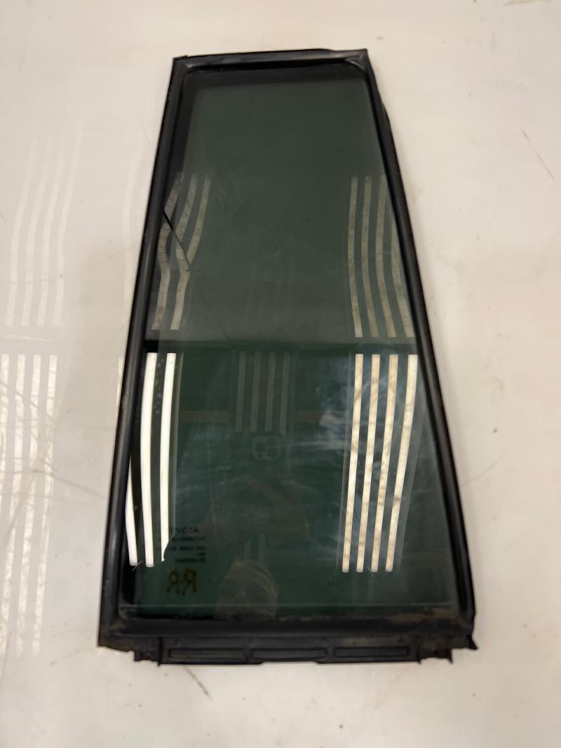 2008 - 2013 Toyota Highlander Rear Vent Door Glass RH Passenger Side OEM 681230E030