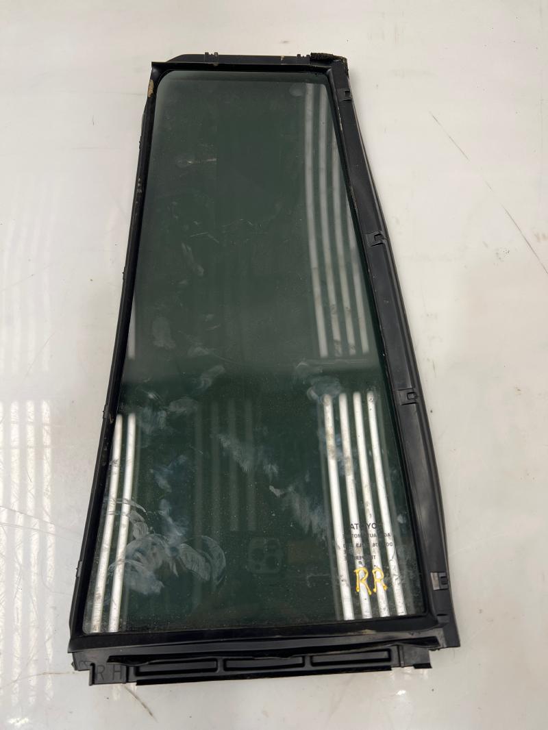 2008 - 2013 Toyota Highlander Rear Vent Door Glass RH Passenger Side OEM 681230E030