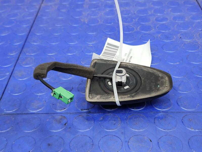 2017-2021 Nissan Titan Radio Antenna Assembly Genuine OEM 282089BL0B