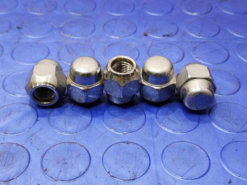 2015 Nissan Leaf Lug Nuts