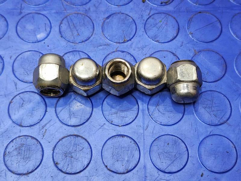 2015 Nissan Leaf Lug Nuts