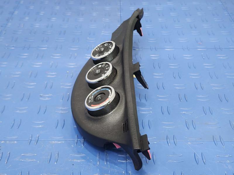 2013 Toyota Yaris Heater A/C Control
