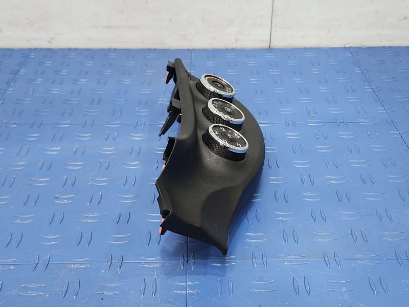 2013 Toyota Yaris Heater A/C Control