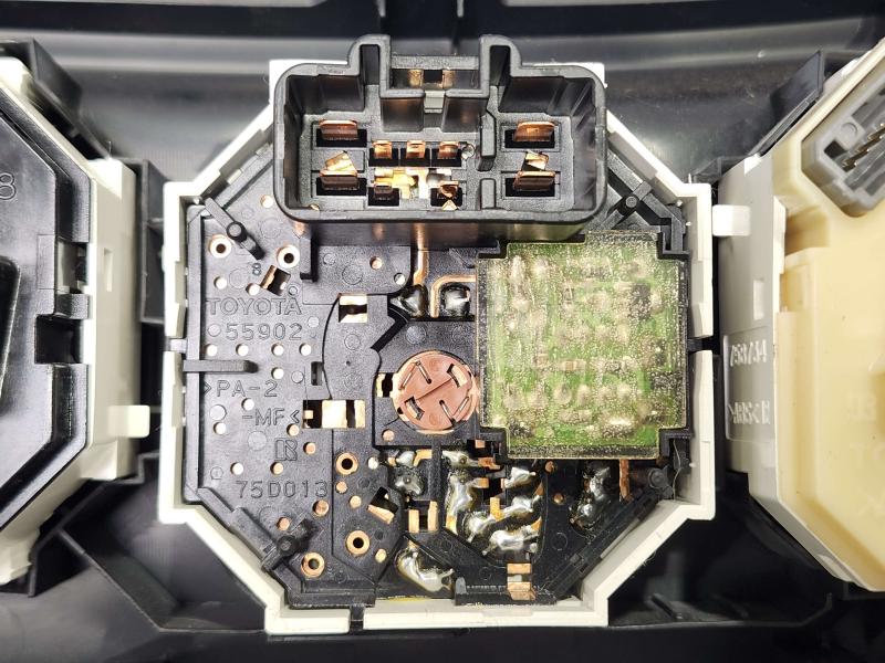 2013 Toyota Yaris Heater A/C Control