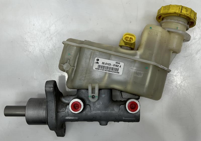 2013 - 2016 Dodge Dart Brake Master Cylinder Assembly OEM 68192615AA