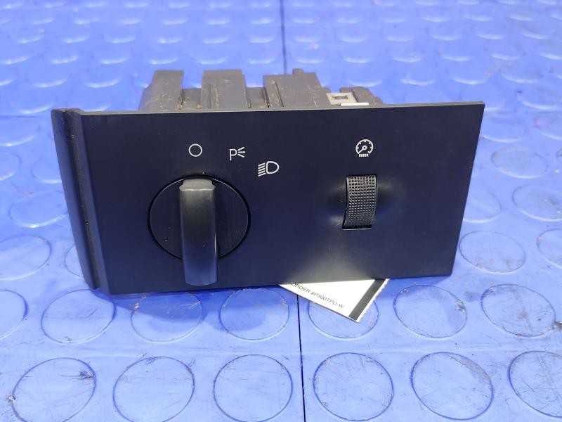 2005 Ford F-350 Super Duty Headlight Switch (Dash Mtd)