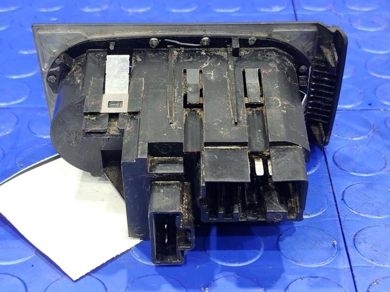 2005 Ford F-350 Super Duty Headlight Switch (Dash Mtd)