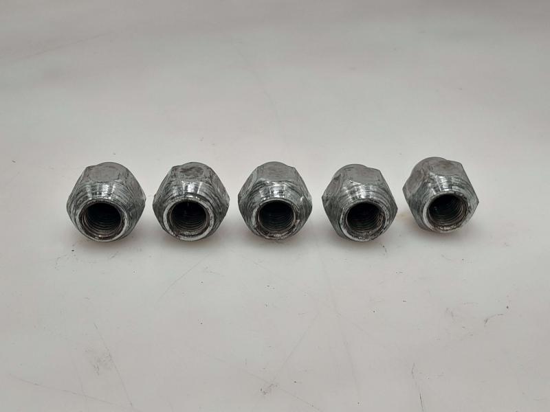 2018 Hyundai Elantra Lug Nuts
