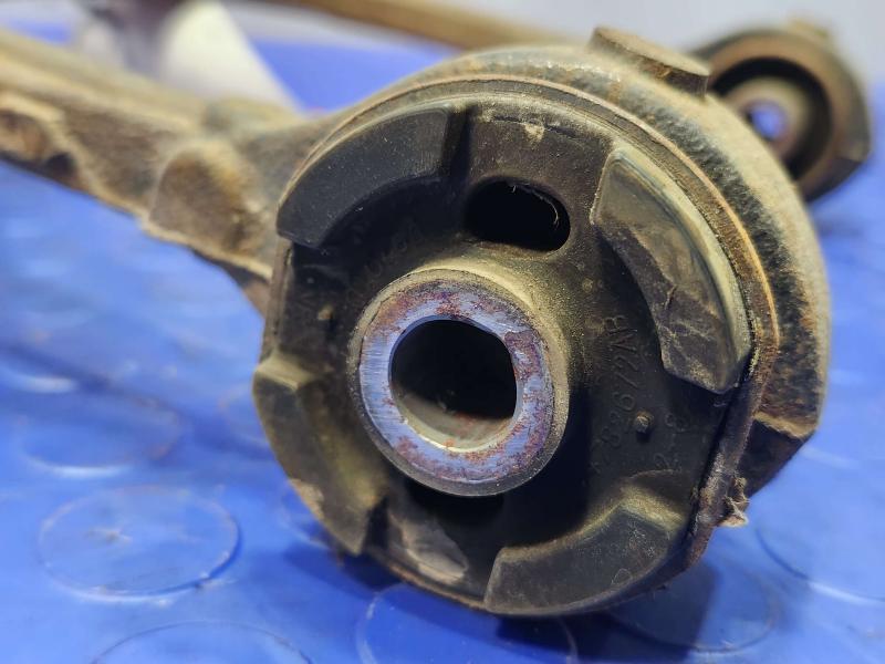 2014 Chrysler 300 Upper Control Arm Front